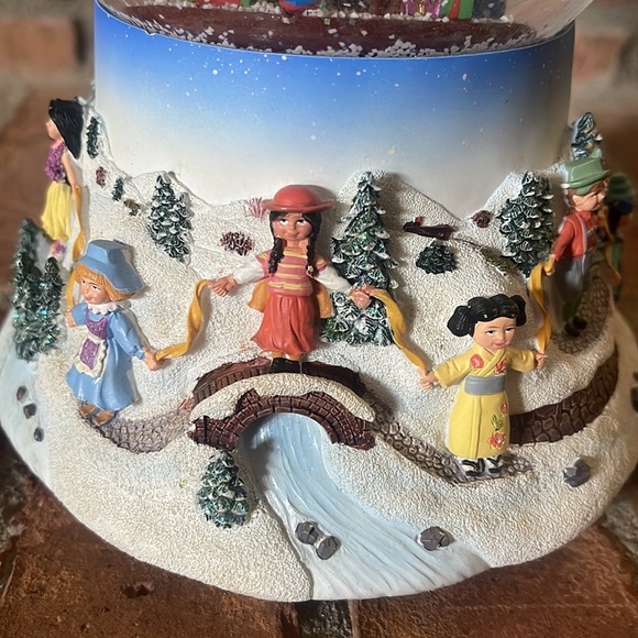 PartyLite 2004 Tealight Snowglobe "Santa at His Shop" - Picture 4 of 7